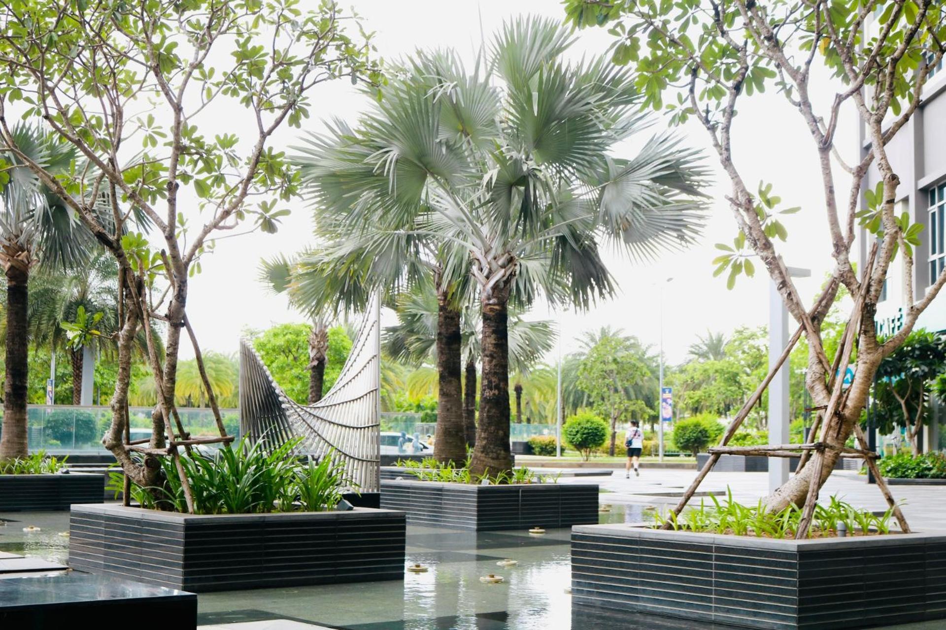 Vinhomes Park Snowland Ho Dich Vu Ho Chi Minh City
